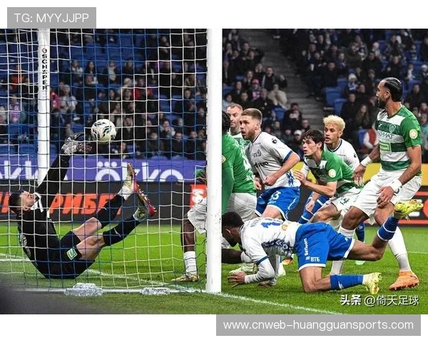 比利亚雷亚尔双锋反击战术，曼城防线承受速度冲击