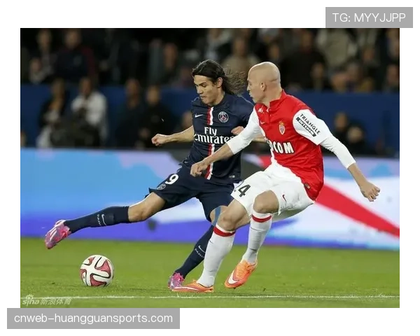 更衣室故事:摩纳哥教练组赛后反复观看球队丢失球权瞬间的录像 更衣室故事:摩纳哥教练组赛后反复观看球队丢失球权瞬间的录像